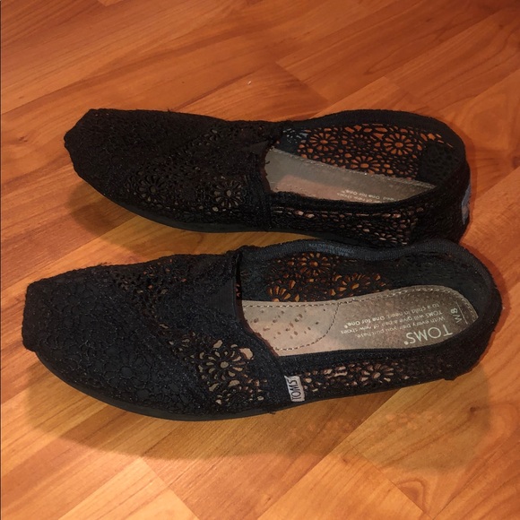TOMS Women's Black Lace Flats. Size 8. - Picture 6 of 7